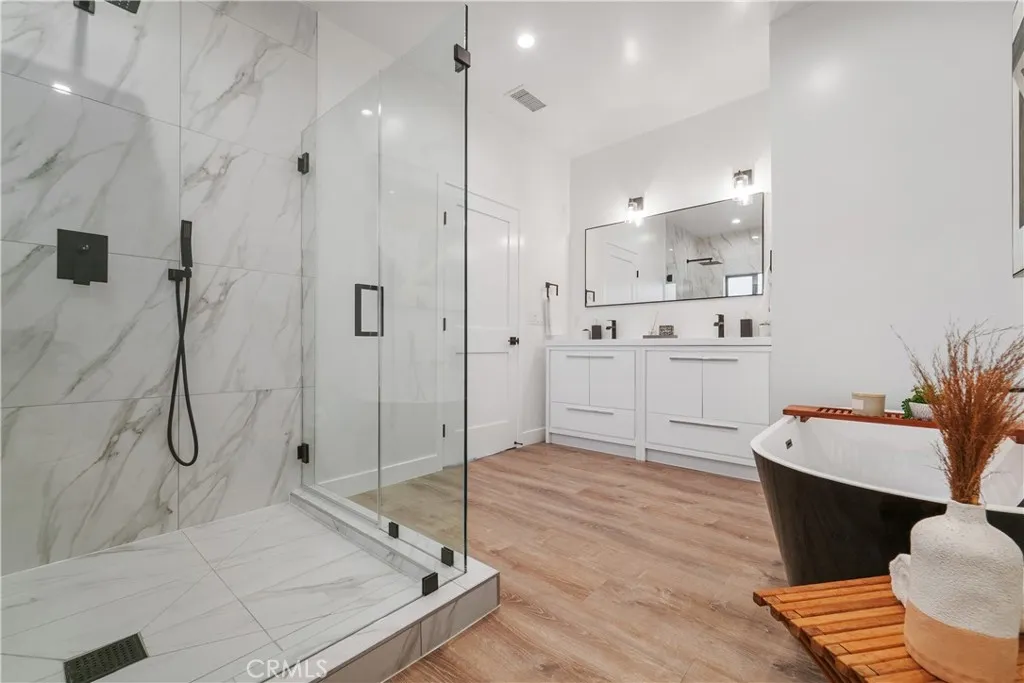 7717 Jamieson Avenue, Reseda, California 91335 home-pic-15